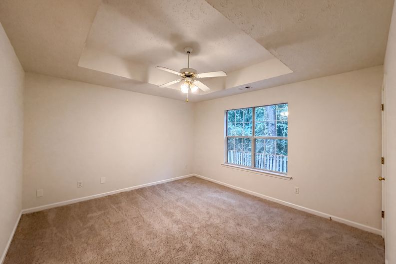 Photo 7 of 18 of 10543 Crabtree Dr, Jonesboro, GA