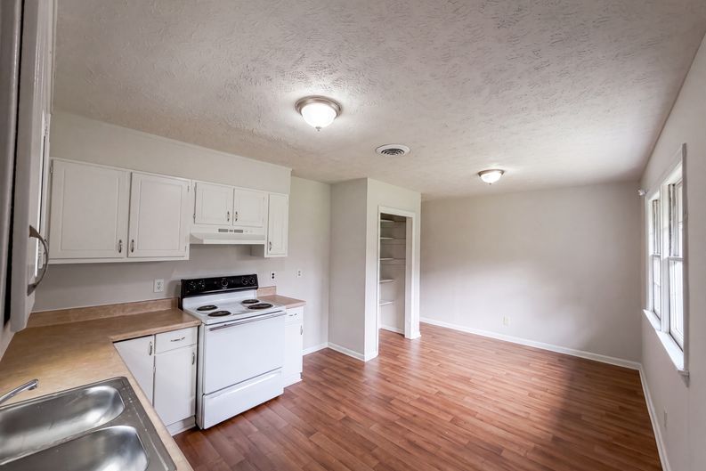 Photo 6 of 16 of 6616 Amanda Cir, Fayetteville, NC