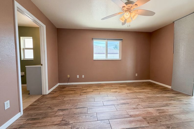 Photo 3 of 23 of 102 SE 43rd Ln, Cape Coral, FL