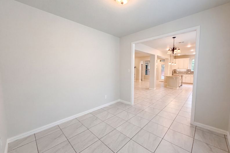 Photo 16 of 39 of 9332 Kaitlyn Ct, Lantana, TX