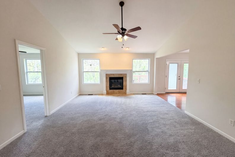 Photo 3 of 21 of 5988 Treetops Dr, Romulus, MI