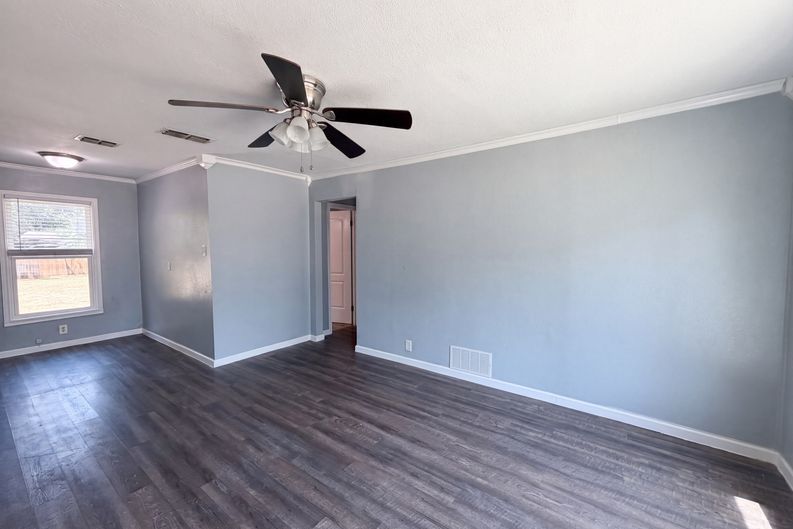 Photo 6 of 17 of 1012 Turner St, Cleburne, TX