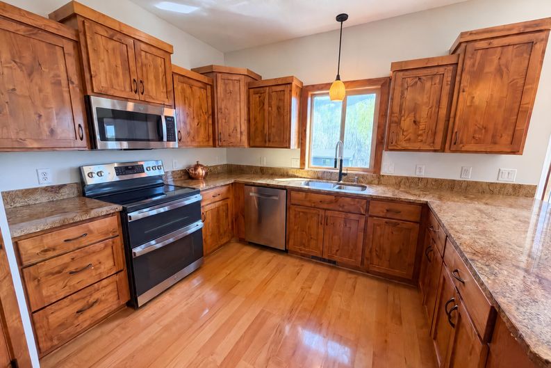 Photo 7 of 34 of 3072 Nottingham Rd S, St. Cloud, MN