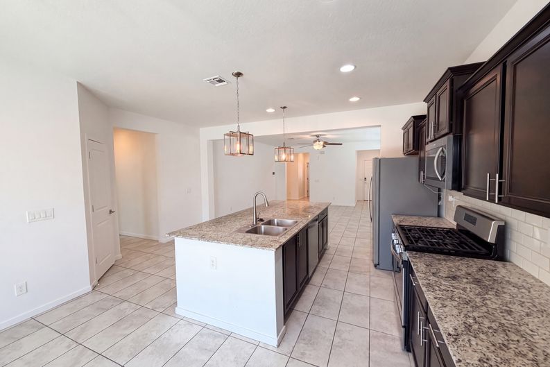 Photo 10 of 29 of 4127 S 97th Dr, Tolleson, AZ