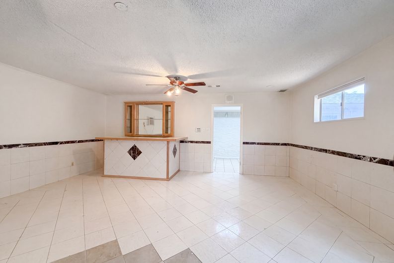 Photo 11 of 24 of 725 Ridgecrest Dr, Irving, TX