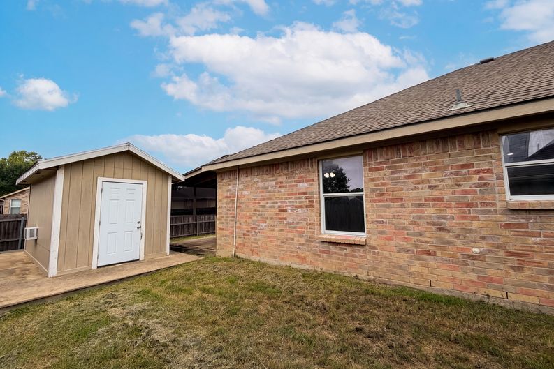 Photo 18 of 19 of 111 Forest Park Ln, Red Oak, TX