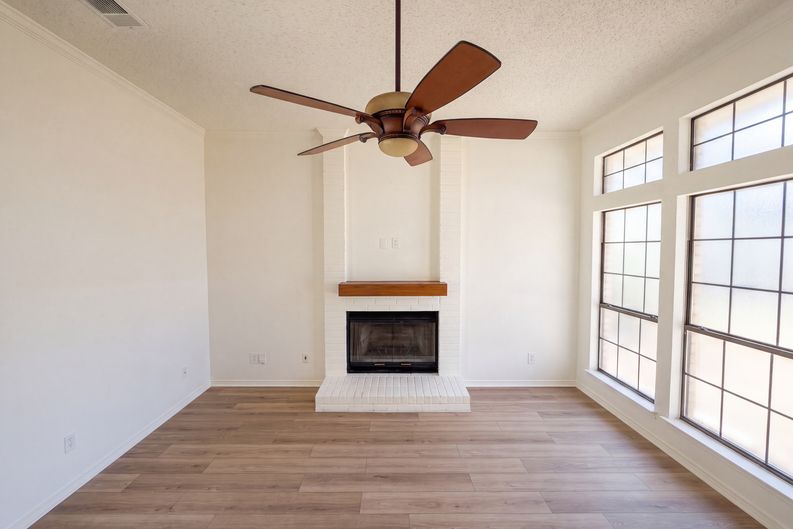 Photo 15 of 19 of 6612 Lakeside Dr, Lake Worth, TX