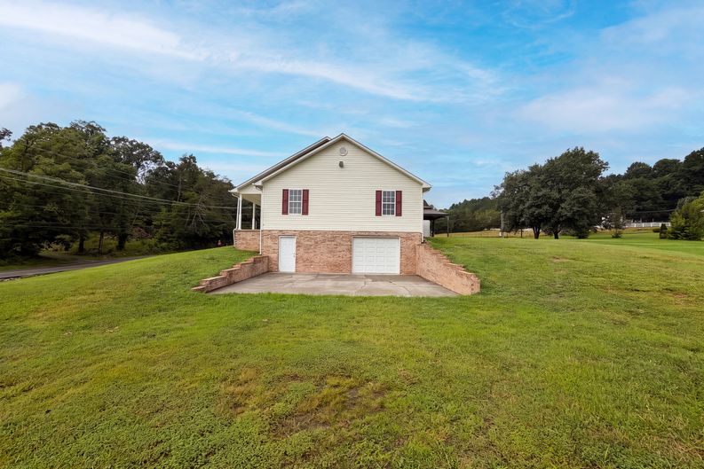 Photo 34 of 37 of 3146 Lora Dr, Maryville, TN
