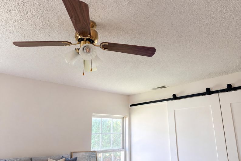 Photo 10 of 18 of 6032 Briggs Dr, Charlotte, NC