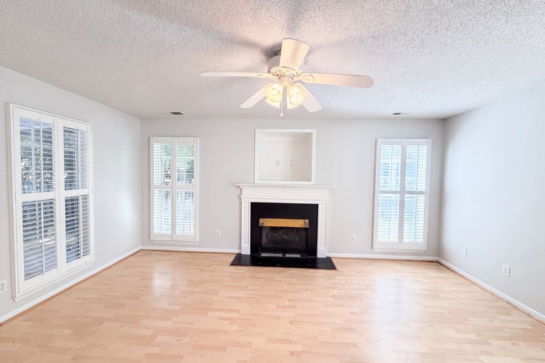 Photo 3 of 21 of 3016 Wyntree Ct, Matthews, NC