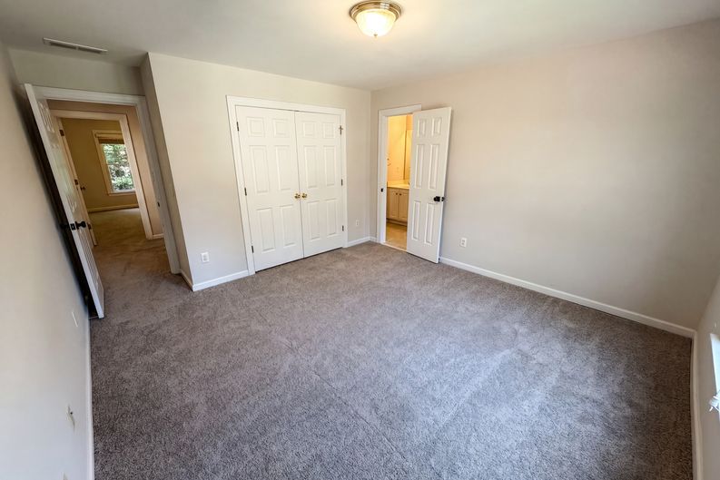 Photo 15 of 38 of 1231 Dunwoody Village Dr, Atlanta, GA