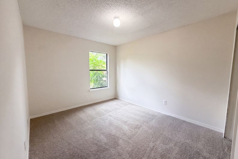 Photo 11 of 23 of 8048 Kilwinning Ln, Jacksonville, FL