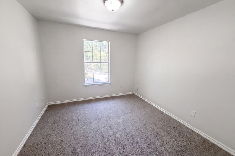 Photo 11 of 17 of 1555 Parkfield Cir, Round Rock, TX