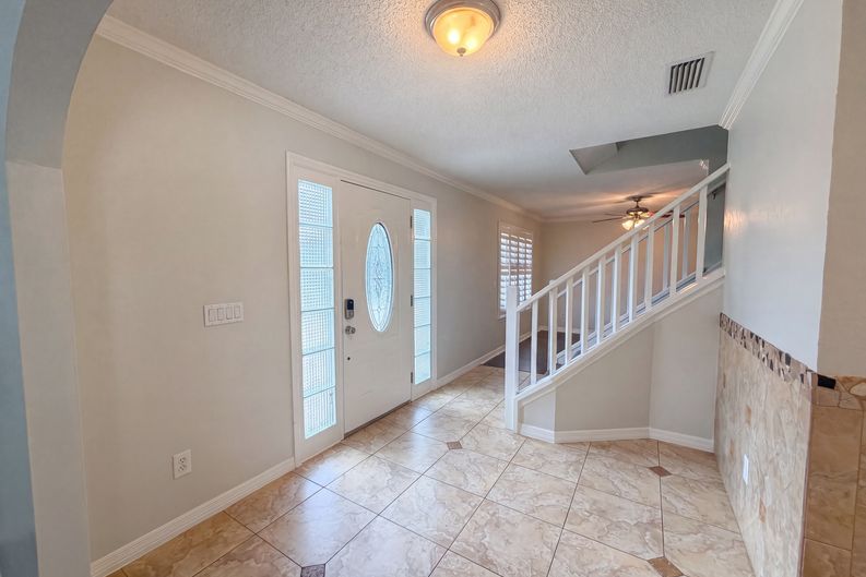 Photo 6 of 30 of 300 Sprucewood Rd, Lake Mary, FL