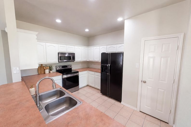 Photo 7 of 20 of 2617 Silver Hill Dr, Fort Worth, TX