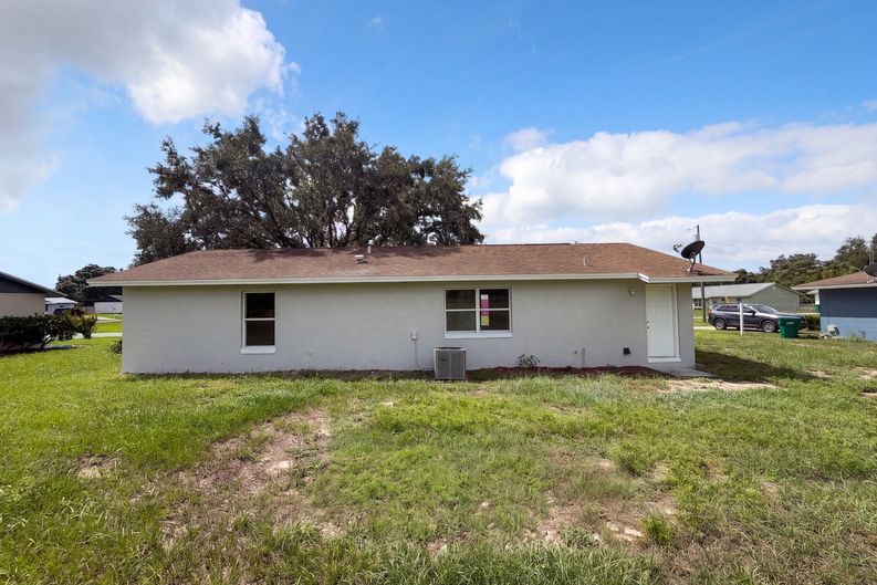 Photo 5 of 24 of 1262 Padgett Cir, Lady Lake, FL