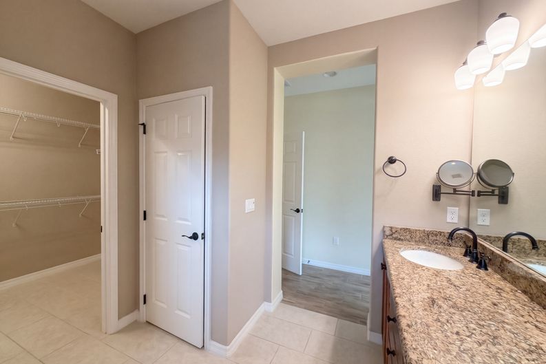 Photo 17 of 25 of 394 Alcove Dr, Groveland, FL