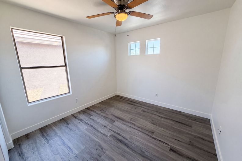 Photo 13 of 23 of 800 S Bedford Dr, Chandler, AZ