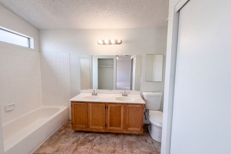 Photo 16 of 30 of 10020 W Montecito Ave, Phoenix, AZ