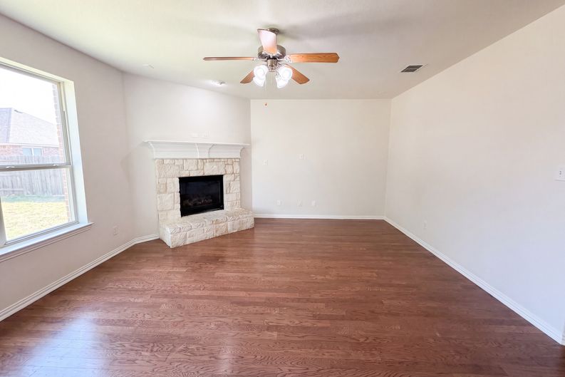 Photo 3 of 25 of 1421 Sparrow Dr, Little Elm, TX