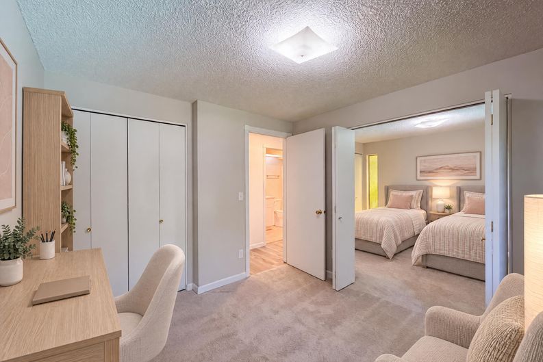Photo 12 of 24 of 650 SW Meadow Dr, Beaverton, OR