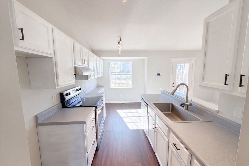 Photo 14 of 49 of 171 Cherry Grove Dr, West Columbia, SC