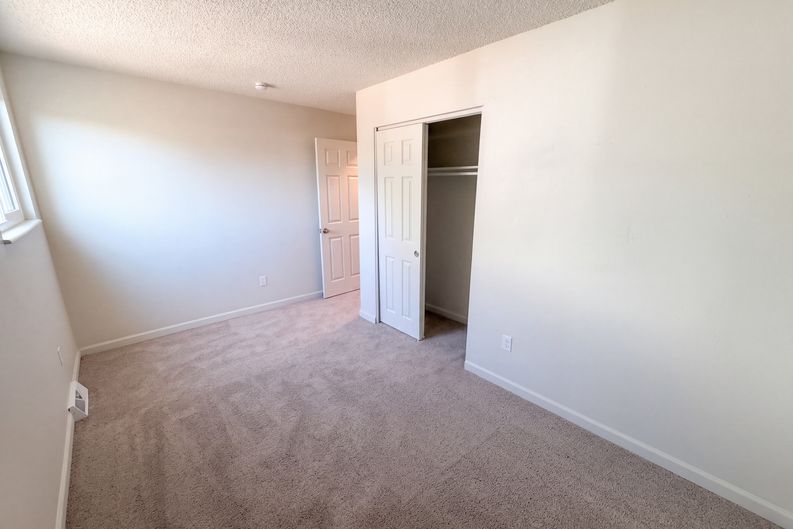 Photo 13 of 23 of 10955 Albion Dr, Thornton, CO