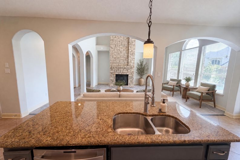 Photo 10 of 36 of 15822 Maple Shores Dr, Houston, TX