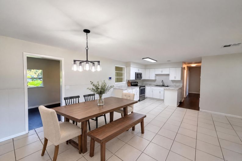 Photo 6 of 20 of 425 W Daughtery Rd, Lakeland, FL