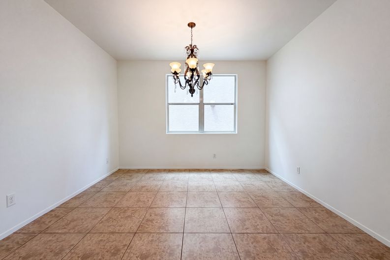 Photo 6 of 25 of 7478 Benlomond Ave, Las Vegas, NV