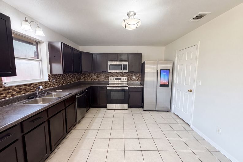 Photo 13 of 19 of 507 Abu Bakar Dr, Killeen, TX