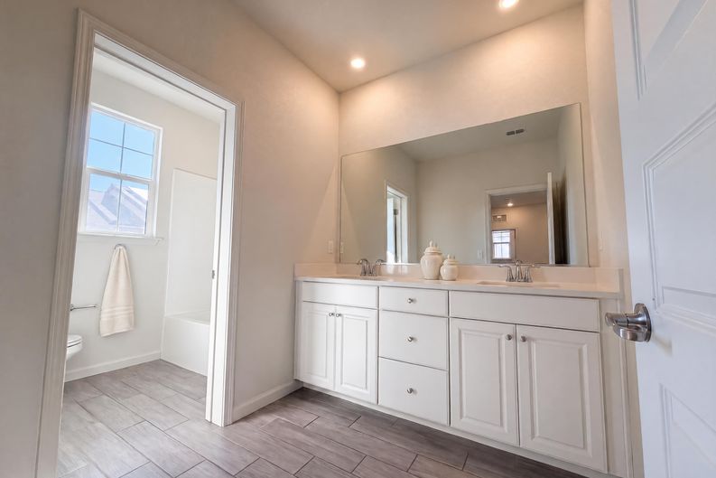 Photo 10 of 25 of 1687 Pena Ln, Woodland, CA