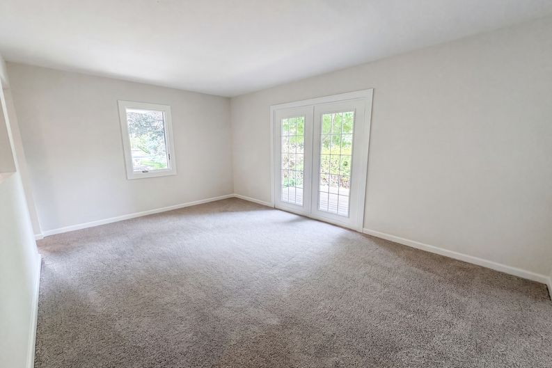 Photo 9 of 27 of 2591 Aldine St, Roseville, MN