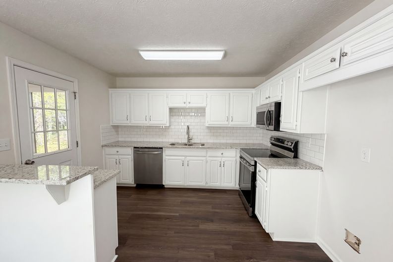 Photo 10 of 23 of 416 Busby Ln, Winder, GA