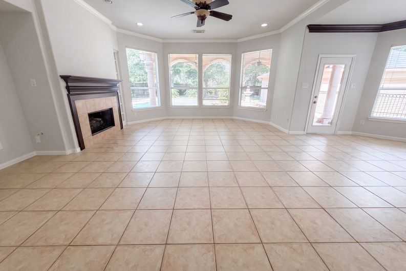Photo 3 of 21 of 25722 Lake Springs Way, Spring, TX