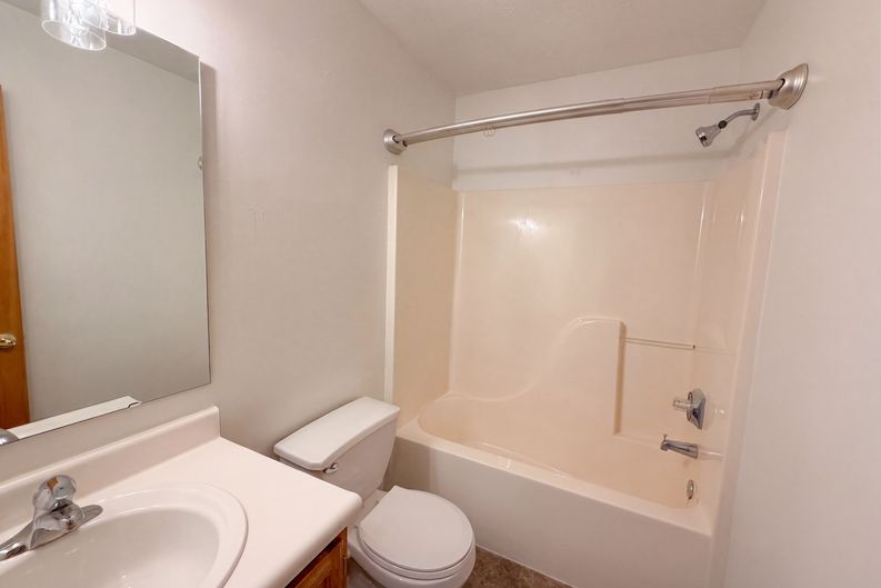 Photo 13 of 19 of 10048 Ironway Dr, Indianapolis, IN