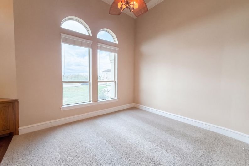 Photo 12 of 25 of 1119 Mallard Pointe Dr, Cedar Hill, TX