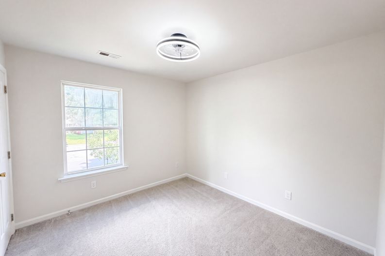 Photo 10 of 22 of 14542 Arbor Ridge Dr, Charlotte, NC