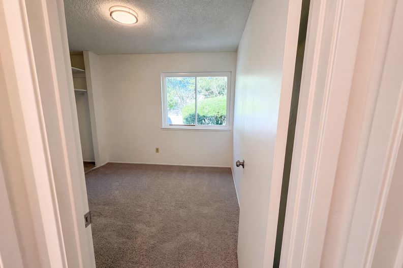 Photo 14 of 36 of 6800 Havenhurst Dr, Sacramento, CA