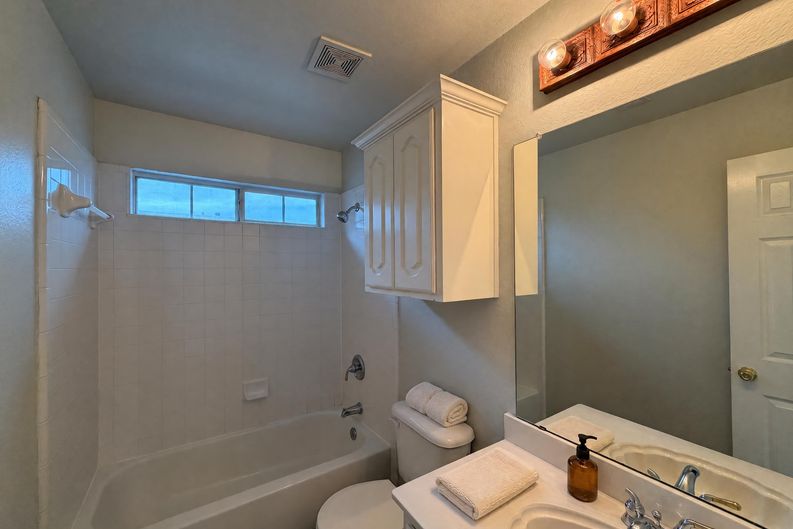 Photo 5 of 28 of 5821 Starboardway Dr, Fort Worth, TX
