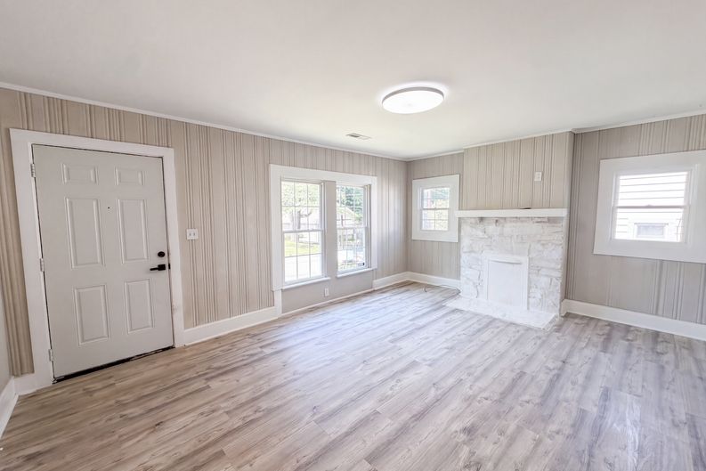 Photo 6 of 16 of 510 N Maple St, Durham, NC