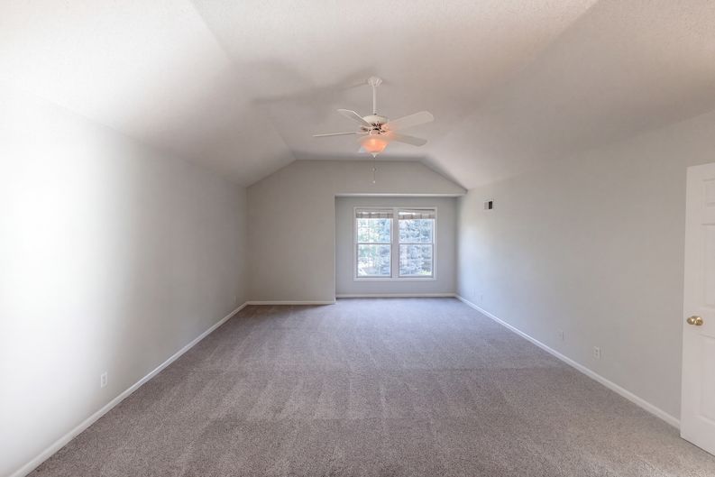 Photo 13 of 25 of 7825 W 143rd Pl, Overland Park, KS