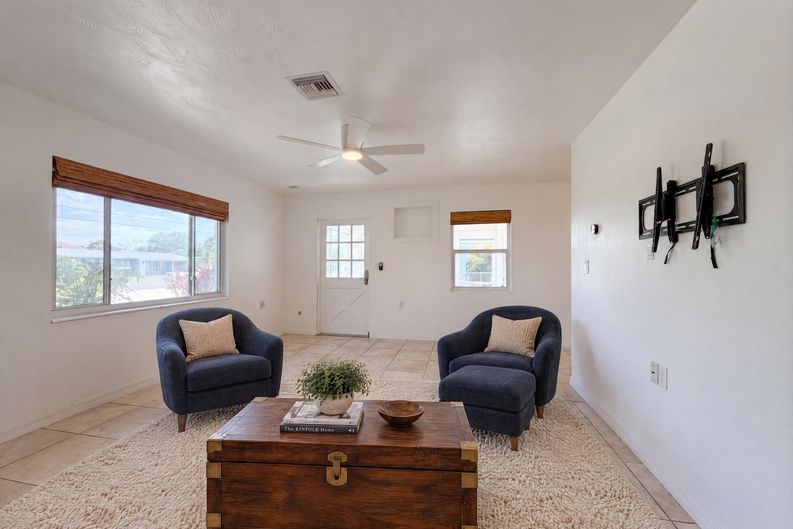 Photo 8 of 28 of 829 E 4th St, Englewood, FL