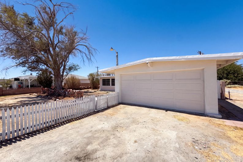 Photo 17 of 20 of 13325 Lamel St, Edwards, CA