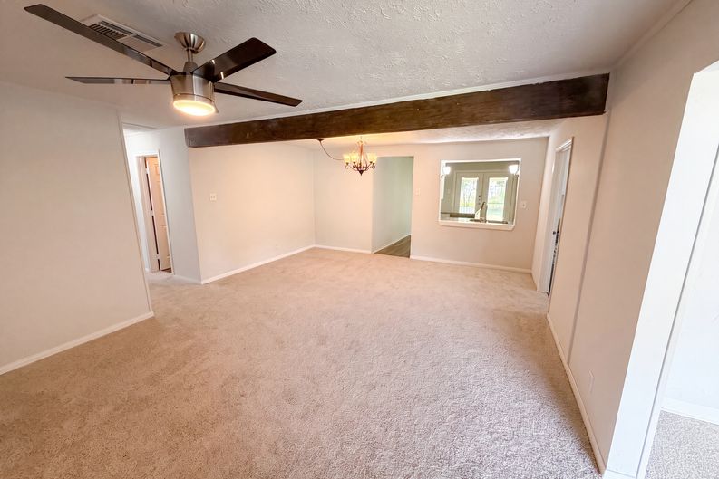 Photo 3 of 20 of 10502 Bessemer St, Houston, TX
