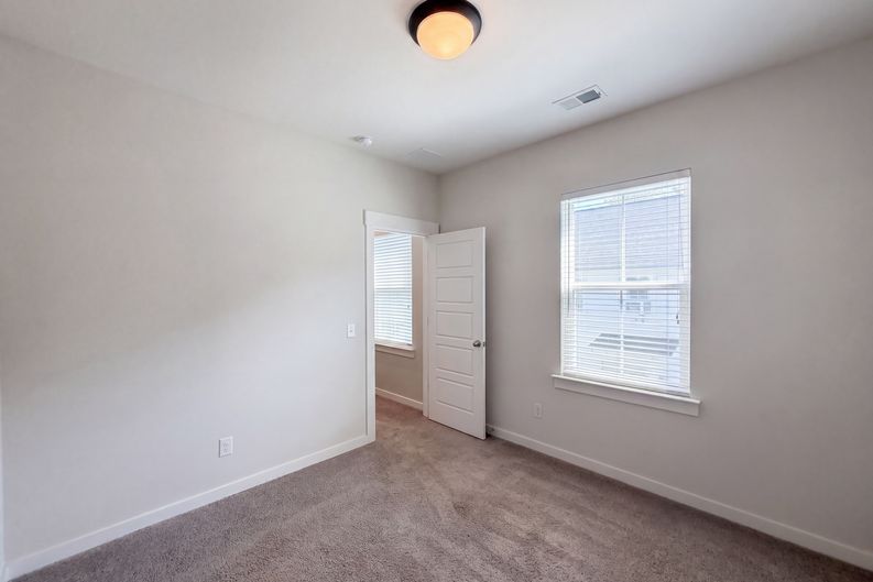 Photo 16 of 26 of 2021 Codorus Ln, Hanahan, SC
