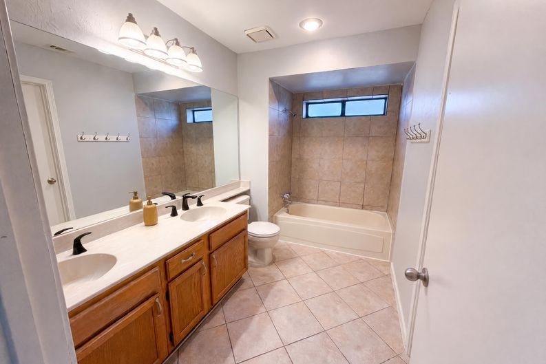 Photo 16 of 27 of 2226 Country Oaks Dr, Garland, TX