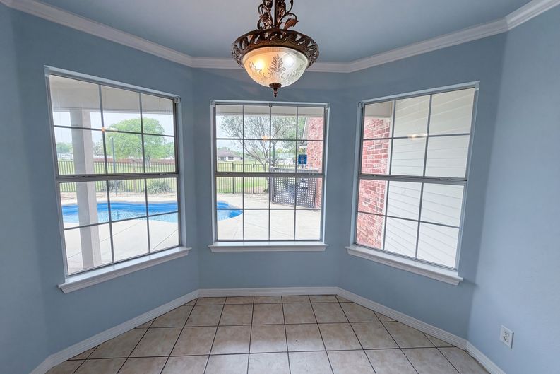 Photo 11 of 22 of 4014 Ovilla Rd, Waxahachie, TX