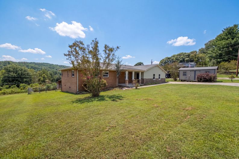 Photo 33 of 37 of 302 Sunset Ln, Harriman, TN