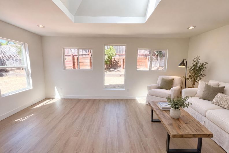 Photo 12 of 30 of 5313 Fernwood Way, Sacramento, CA